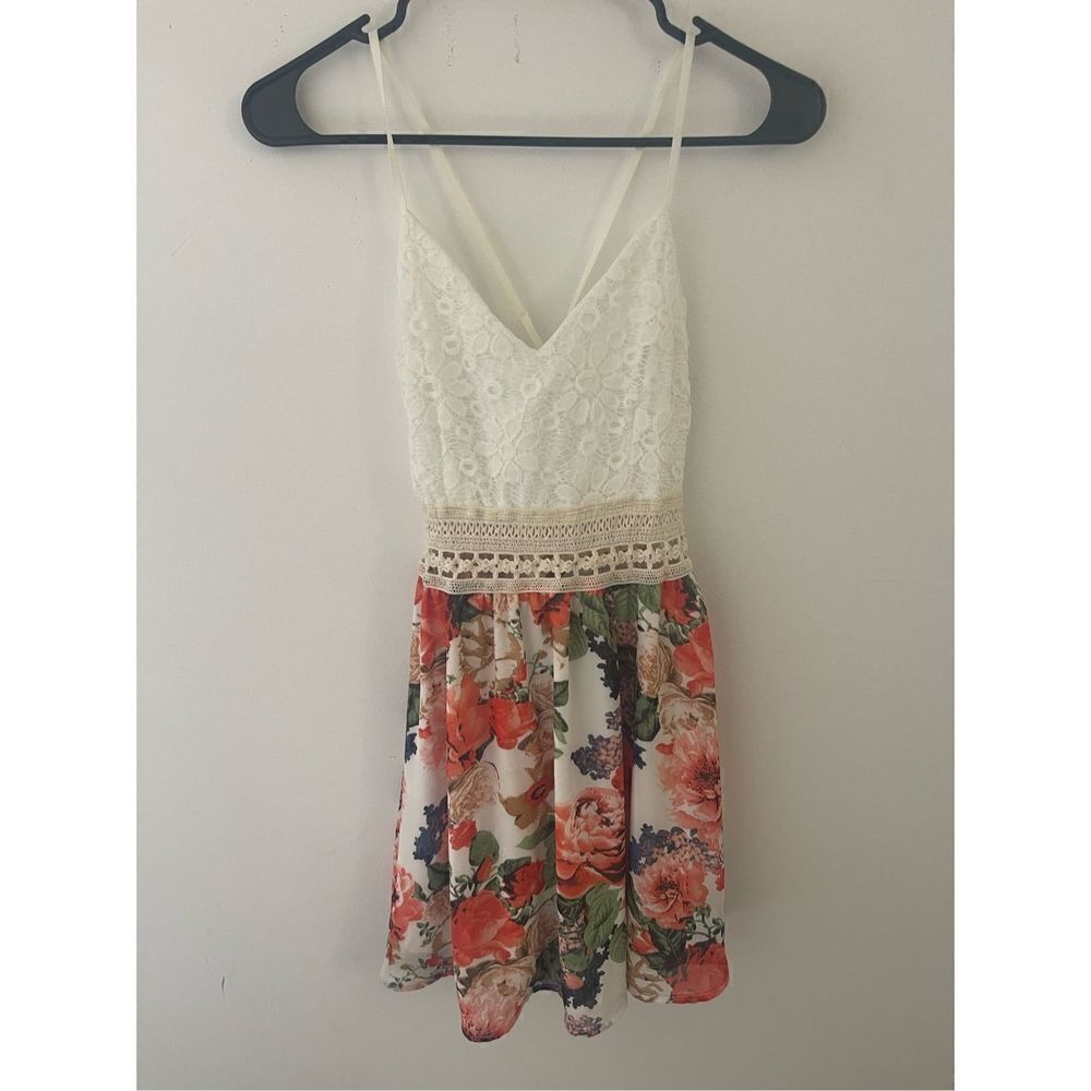 gLare Floral Lace Dress Size M
